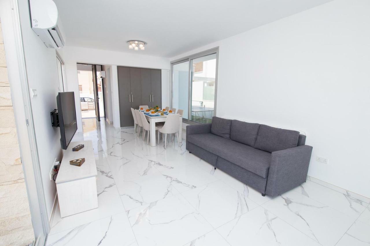 Villa Lynn Boutique Beachfront Ayia Napa Exterior photo