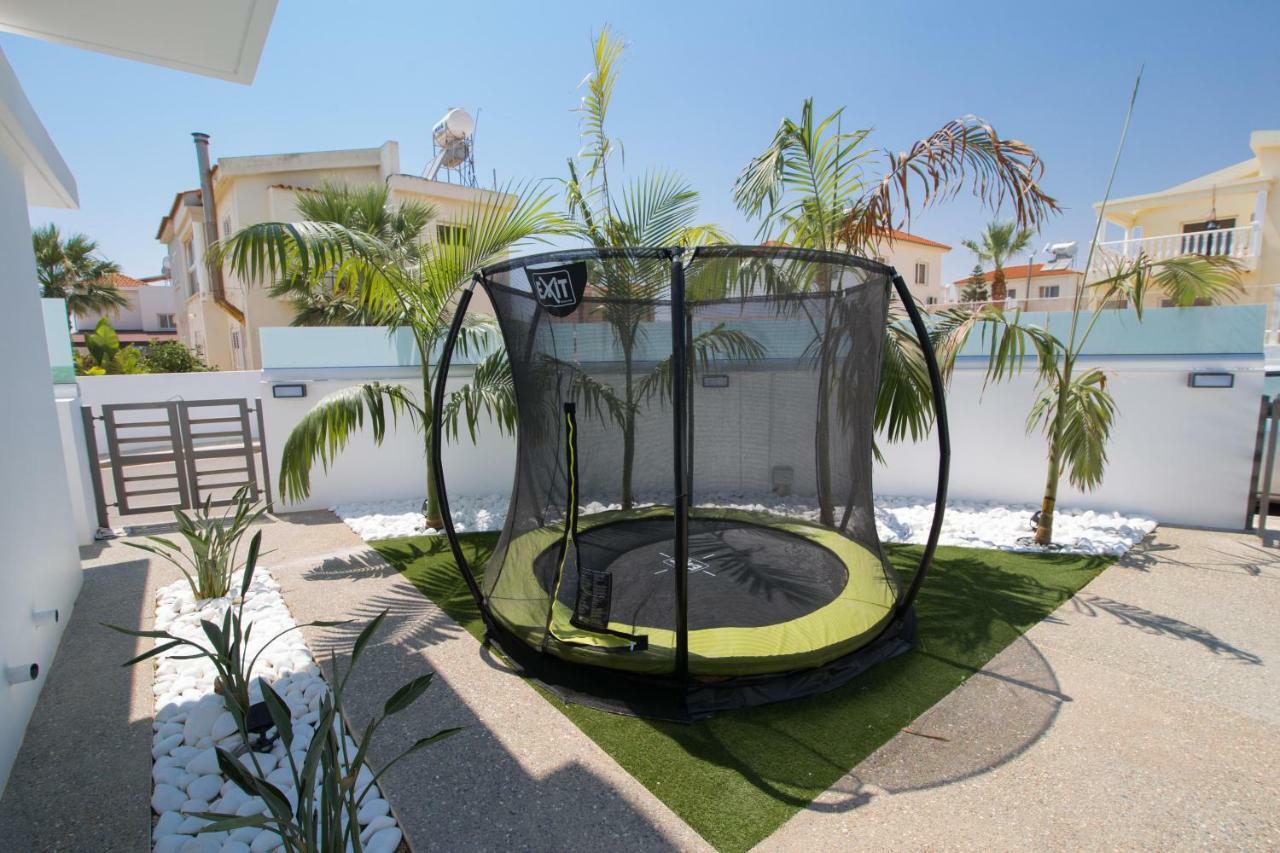 Villa Lynn Boutique Beachfront Ayia Napa Exterior photo